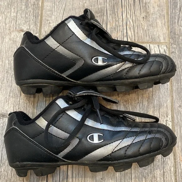 Boys Champion Cleats - Picture 2 of 7